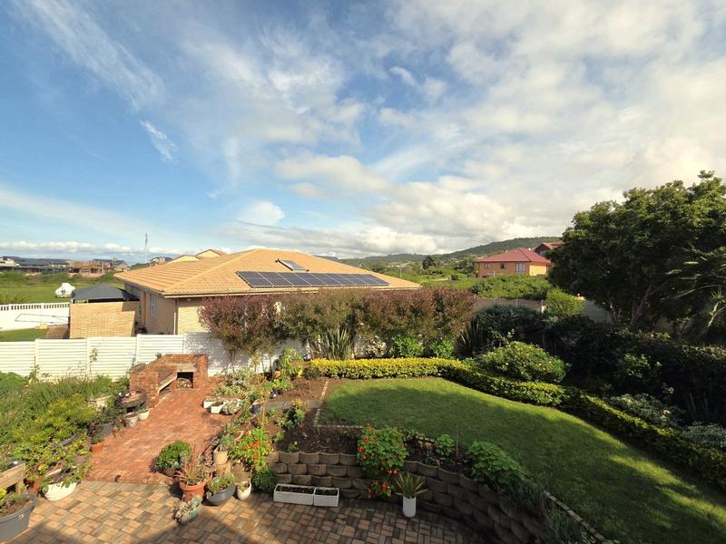 5 Bedroom Property for Sale in Outeniqua Strand Western Cape